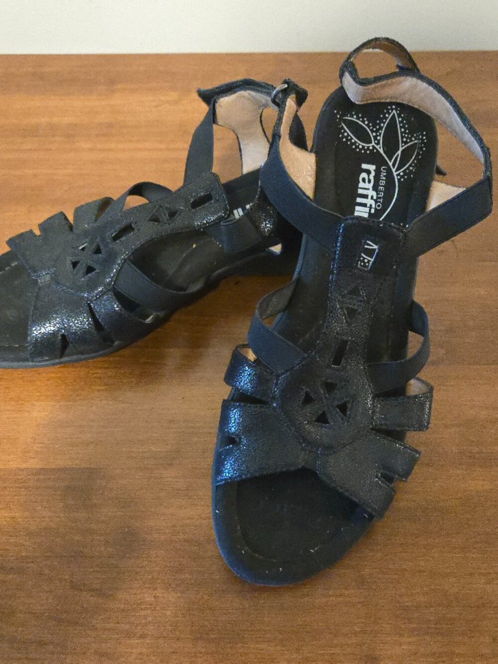Umberto Raffini Black Orchid Laser Cut Wedge Sandals Comfort Strappy Size 37 6.5